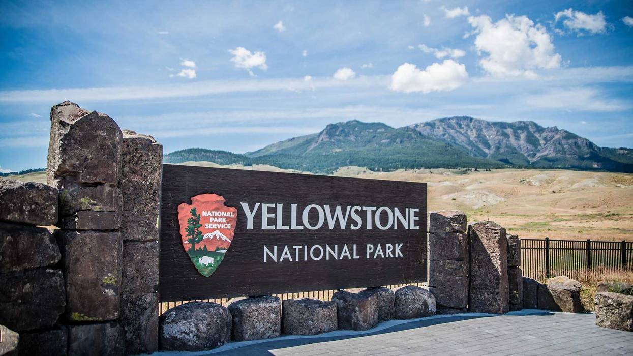 Yellowstone National Park sign