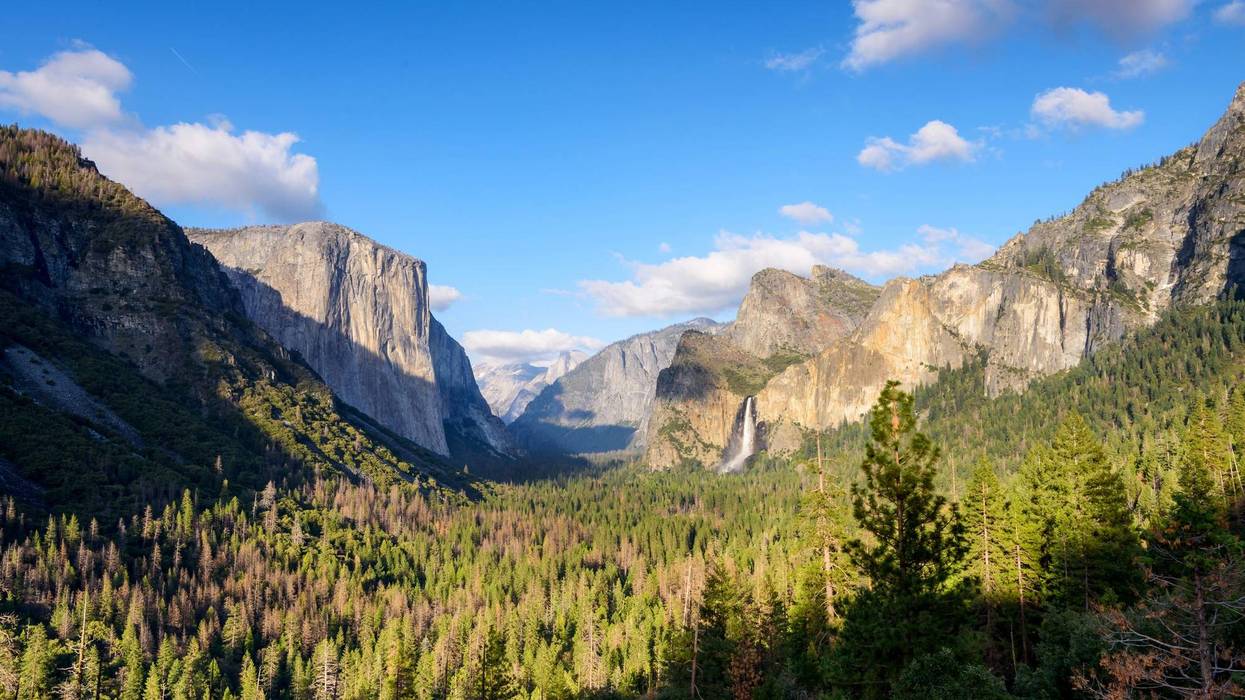 Yosemite National Park Valley from Tunnel View.