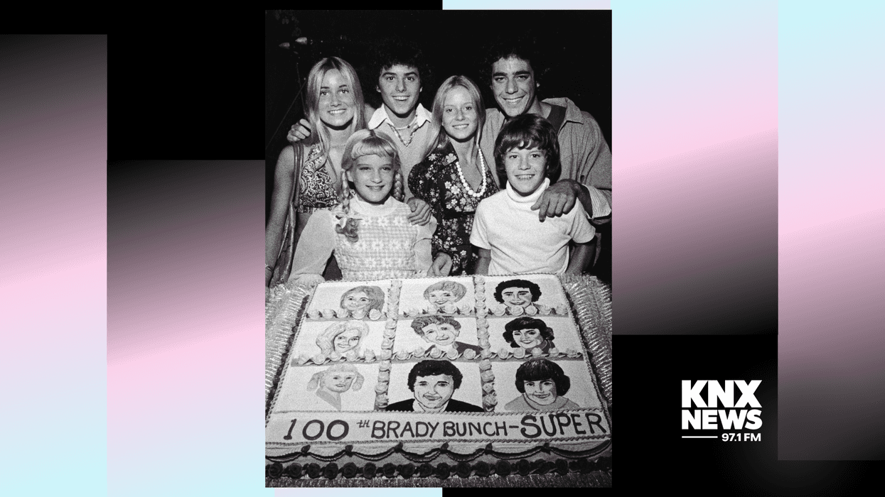 Young cast members of the television series, 'The Brady Bunch' pose with a cake celebrating the show's 100th episode, circa 1973. (L-R): Maureen McCormick, Susan Olsen, Christopher Knight, Eve Plumb, Barry Williams and Mike Lookinland.