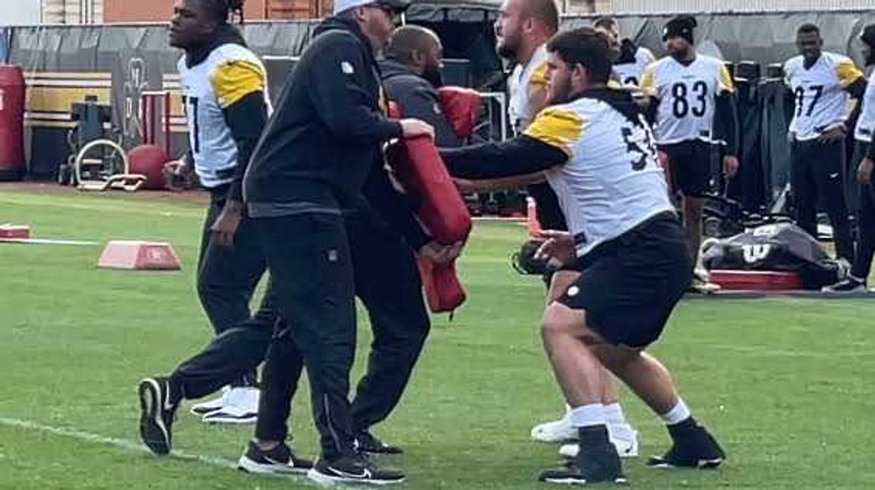 Zach Frazier working in practice