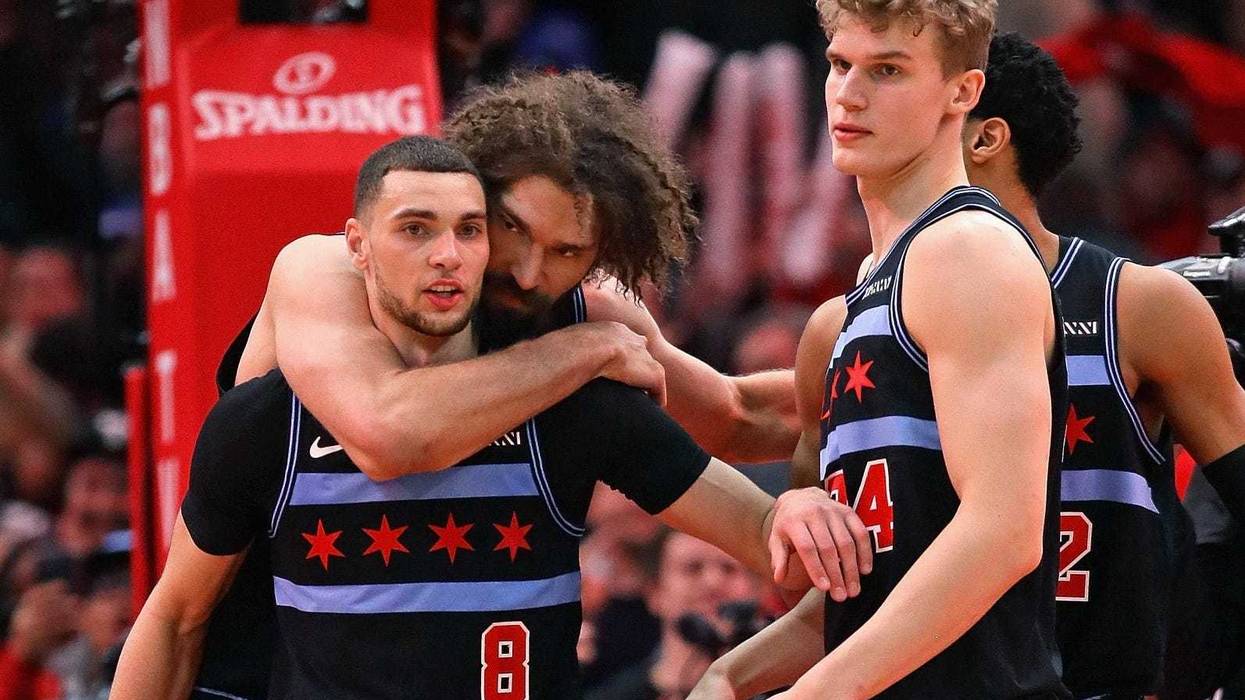Zach LaVine (8) and the Bulls celebrate after his go-ahead layup against the 76ers.