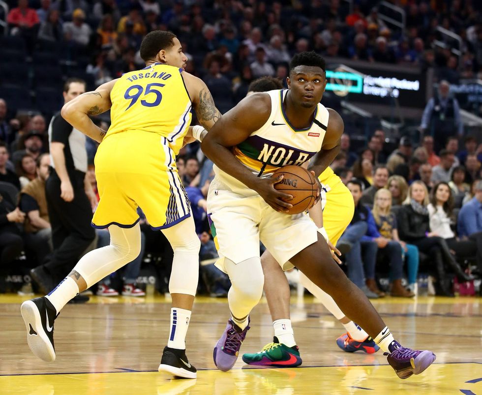 Zion Williamson muscles past a Warriors defender
