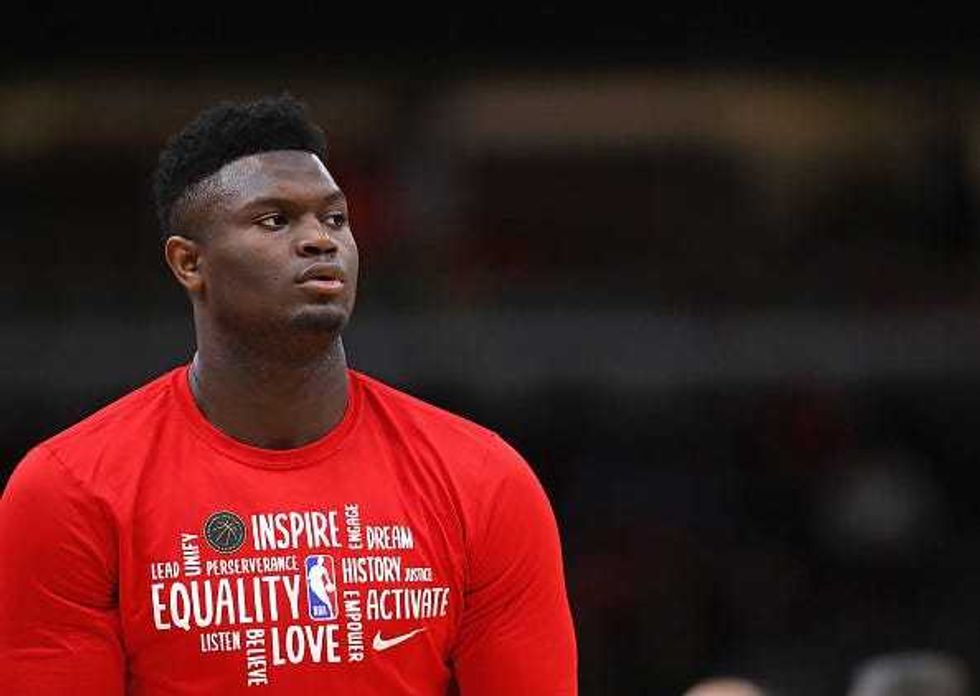Zion Williamson warms up before a Pelicans game.