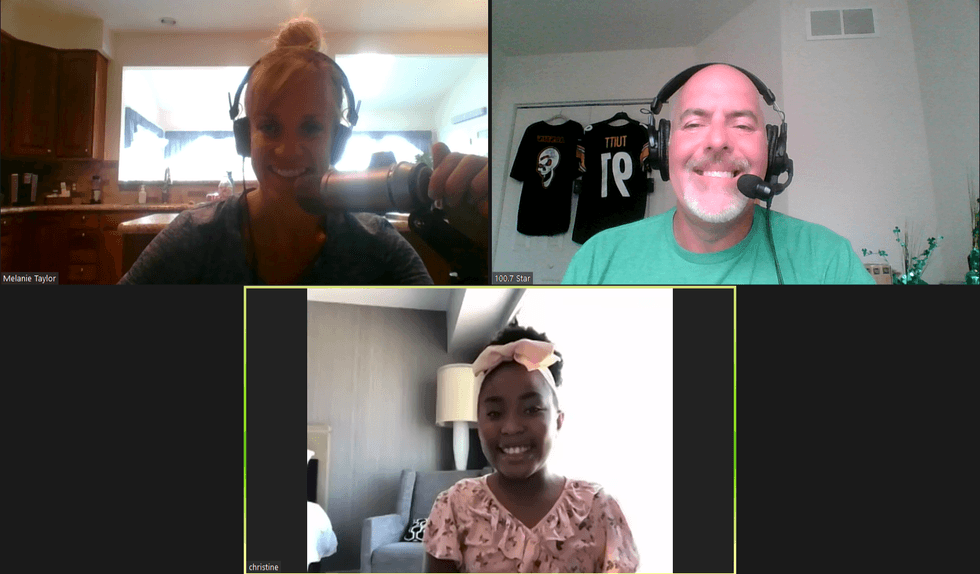 zoom photo 100.7 STAR